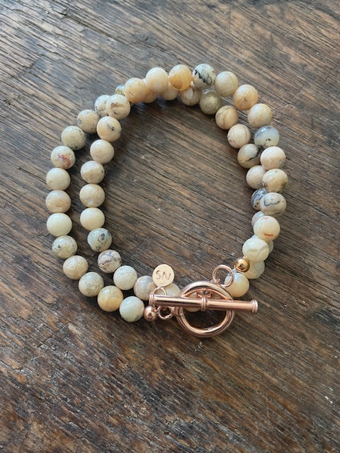 Wickelarmband mit Opal-Kugeln